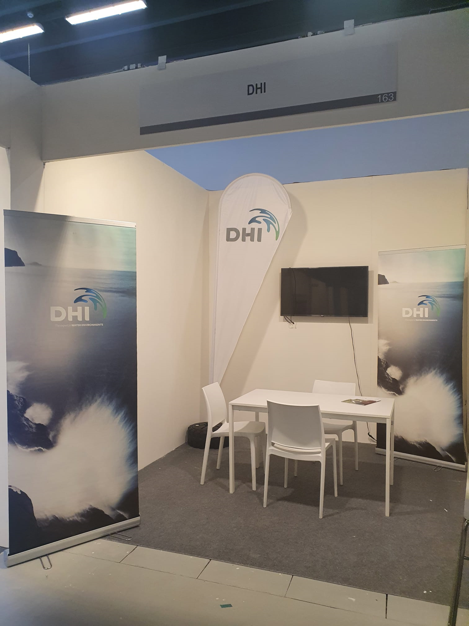 DHI stand